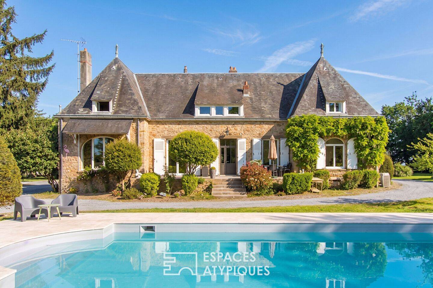 Maison 10 pièces 415 m² · à Mouilleron-le-Captif · 415 m² · 995 000 €