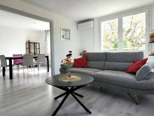 Appartement à vendre 154 000 € 3 pièces 1 chambre 58 m² Étage 1/3 Colline et Etang Orange 84100