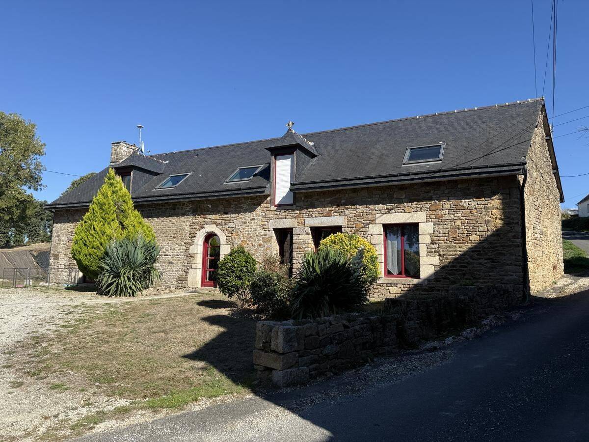 Maison 1 pièce 156 m² · à Laurenan · 156 m² · 260 050 €