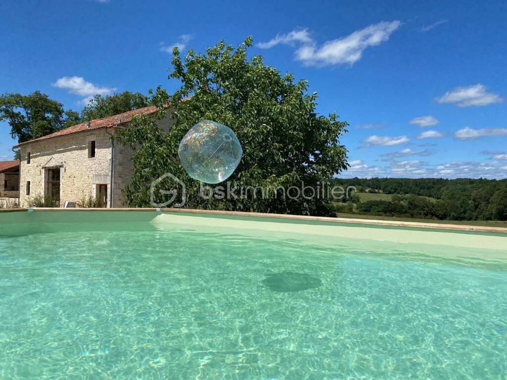 Maison 12 pièces 337 m² · à Lussas-Et-Nontronneau · 337 m² · 398 000 €