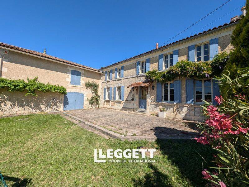 Maison 6 pièces 240 m² · à Condéon · 240 m² · 235 000 €