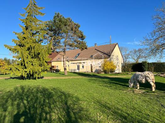 Maison à vendre 218 325 € 9 pièces 6 chambres 220 m² 17 280 m² de terrain Sées 61500