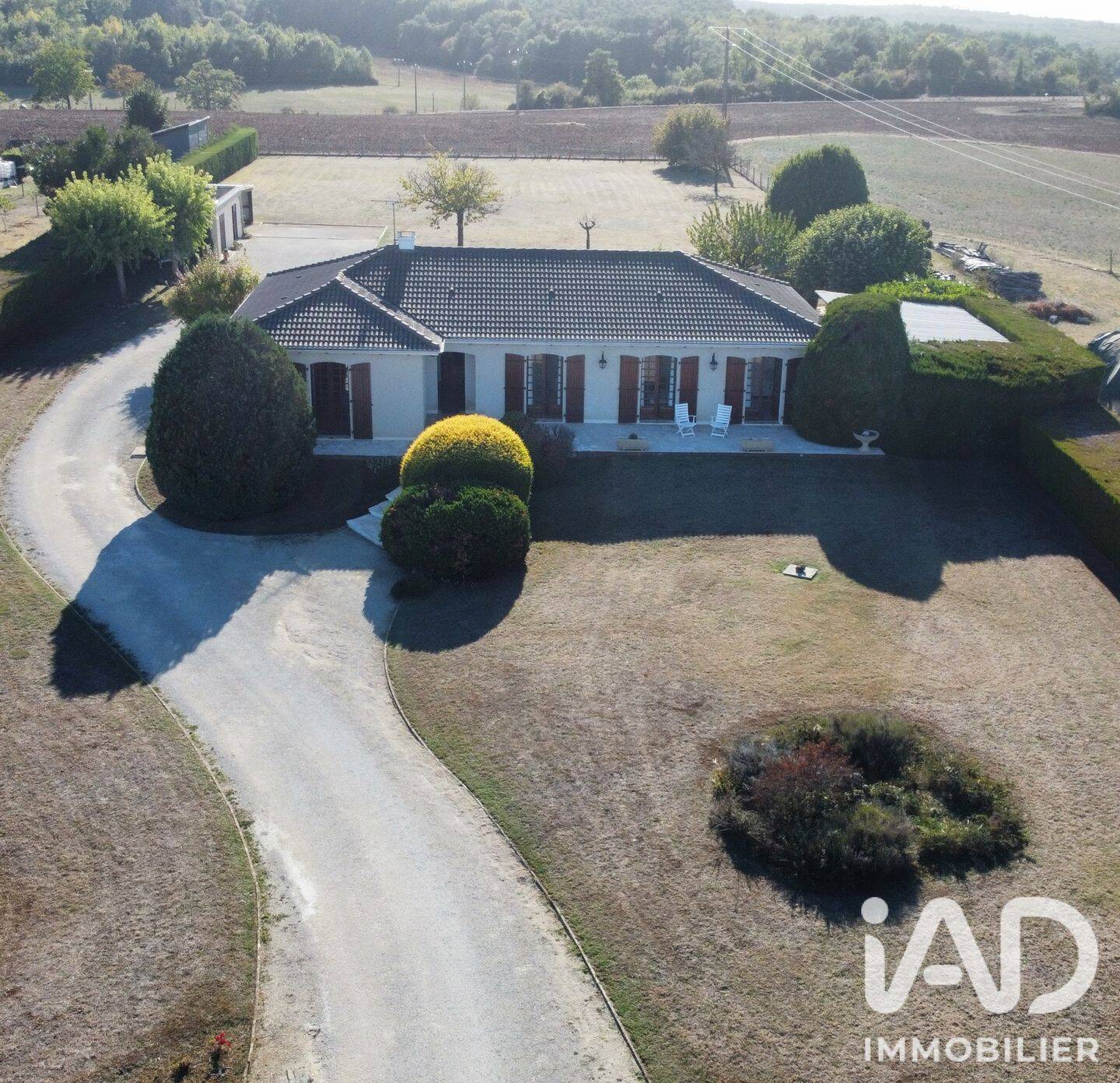 Maison 5 pièces 145 m² · à Montbron · 145 m² · 215 800 €