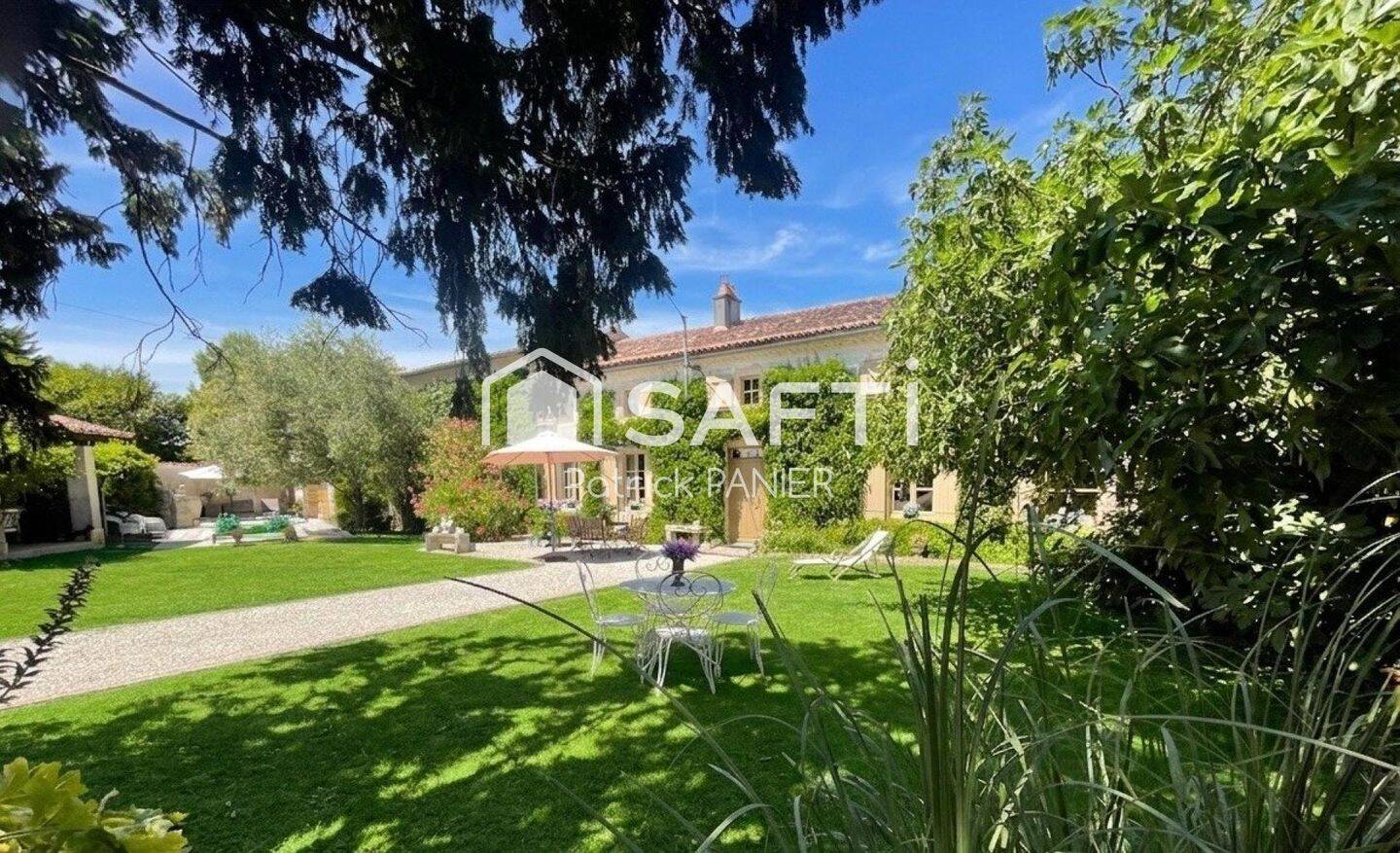Maison 4 pièces 218 m² · à Saint-Pierre-de-Juillers · 218 m² · 390 000 €