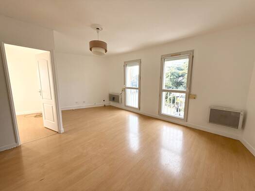 Appartement à louer 796 € 2 pièces 1 chambre 41 m² Étage 1/2 Ormeteau Morangis 91420