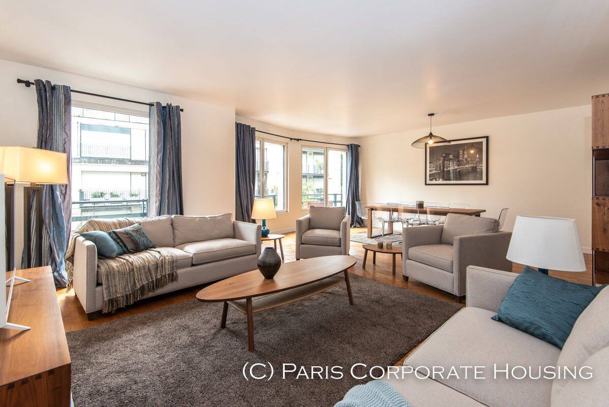 Appartement 4 pièces 142 m² · à Paris 16ème Arrondissement · 142 m² · 5 450 €