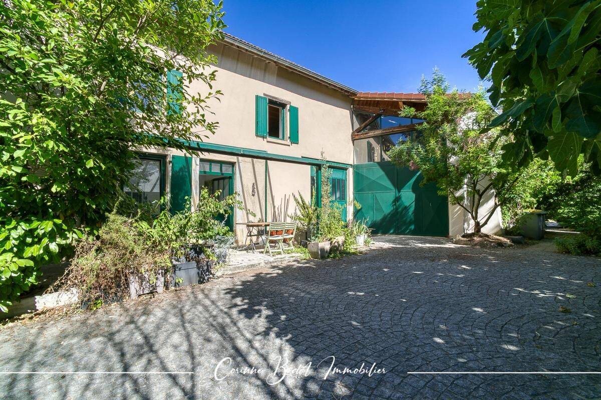 Maison 10 pièces 347 m² · à Saint-Pierre-de-Chandieu · 347 m² · 779 000 €