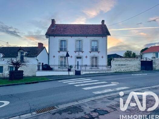 Maison à vendre 270 000 € 6 pièces 4 chambres 157 m² 983 m² de terrain Centre Jaunay-Clan 86130