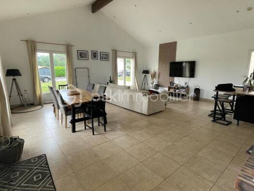 Maison de plain-pied à vendre 196 330 € 5 pièces 4 chambres 138,9 m² 2 098 m² de terrain Miramont-de-Guyenne 47800
