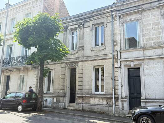 Maison à vendre 247 500 € 6 pièces 5 chambres 150 m² 335 m² de terrain Champ de Mars-Bussatte-Victor Hugo Angoulême 16000