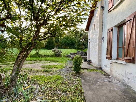 Maison à vendre 140 000 € 4 pièces 2 chambres 115 m² 2 109 m² de terrain Peripherie Tournus 71700