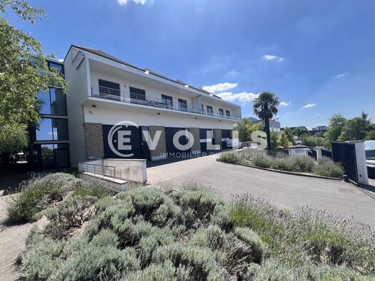 Local d'activités à louer 2 824 € 146,6 m² d'espace de stockage divisible Les Coteaux Bry-sur-Marne 94360