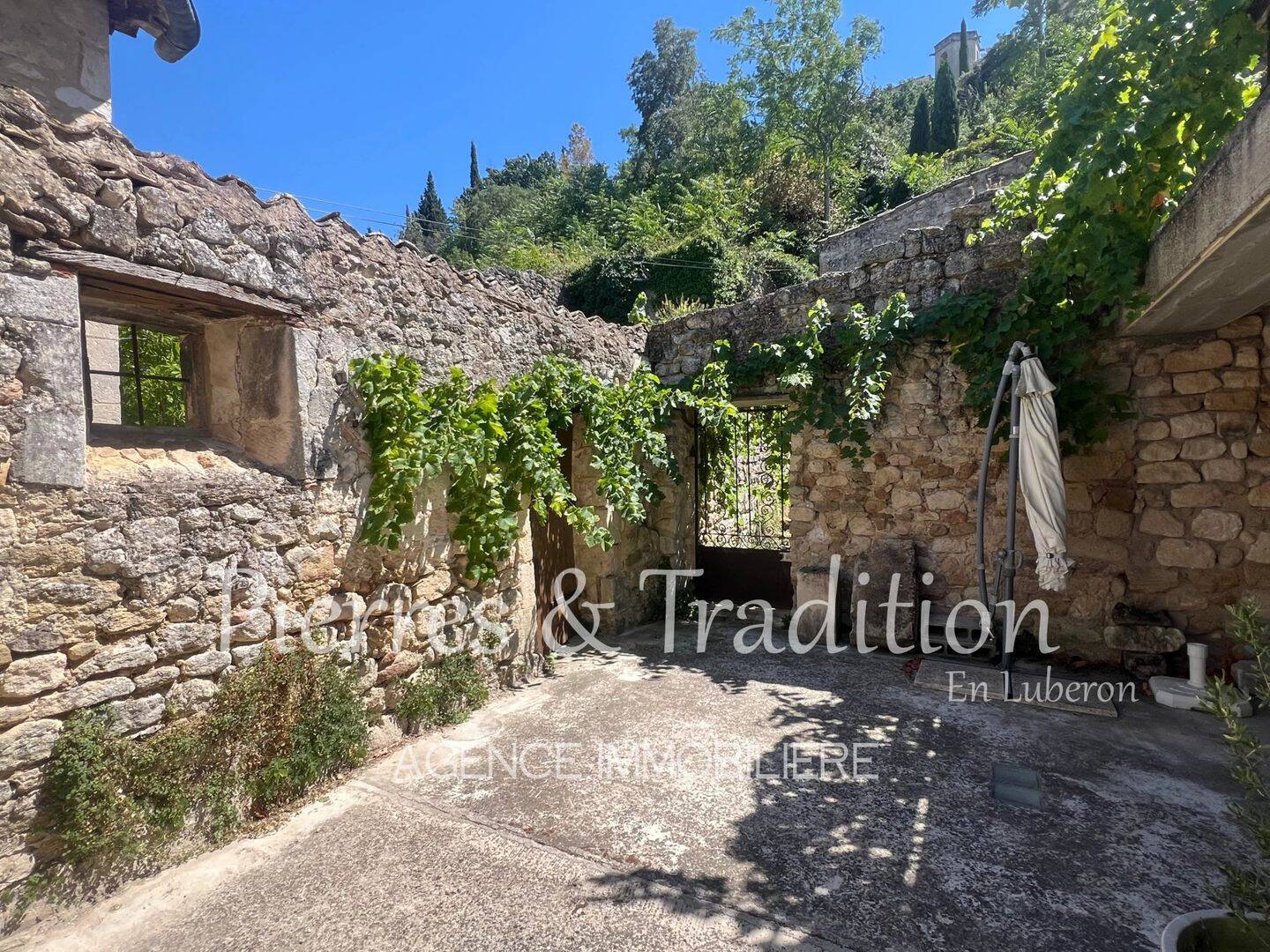 Maison 2 pièces 79 m² · à Oppède · 79 m² · 395 000 €