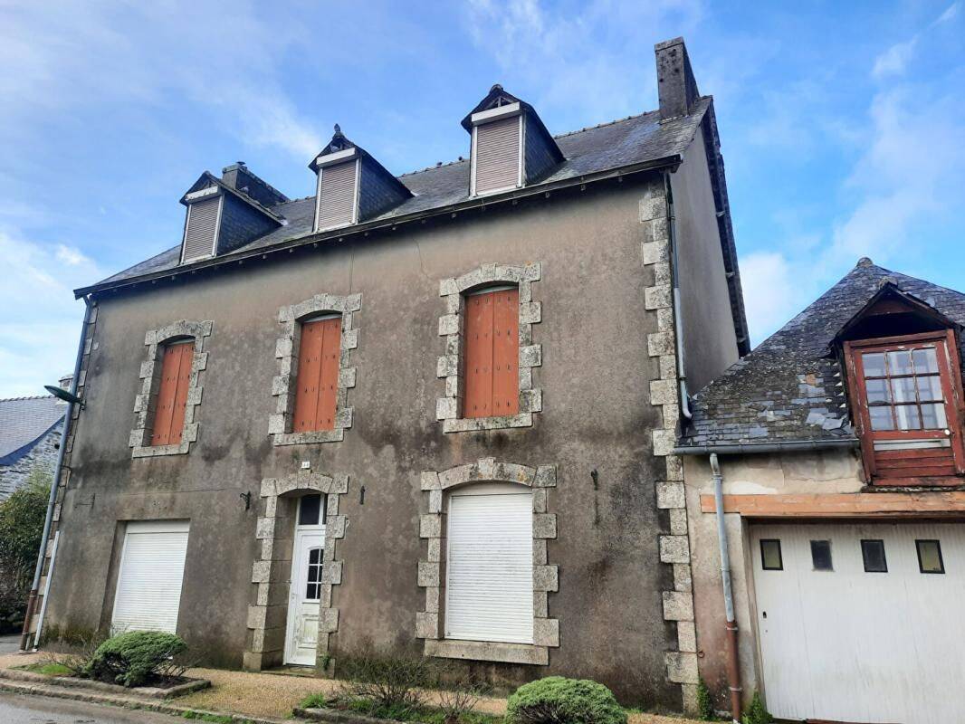 Maison 10 pièces 239 m² · à Laz · 239 m² · 59 000 €