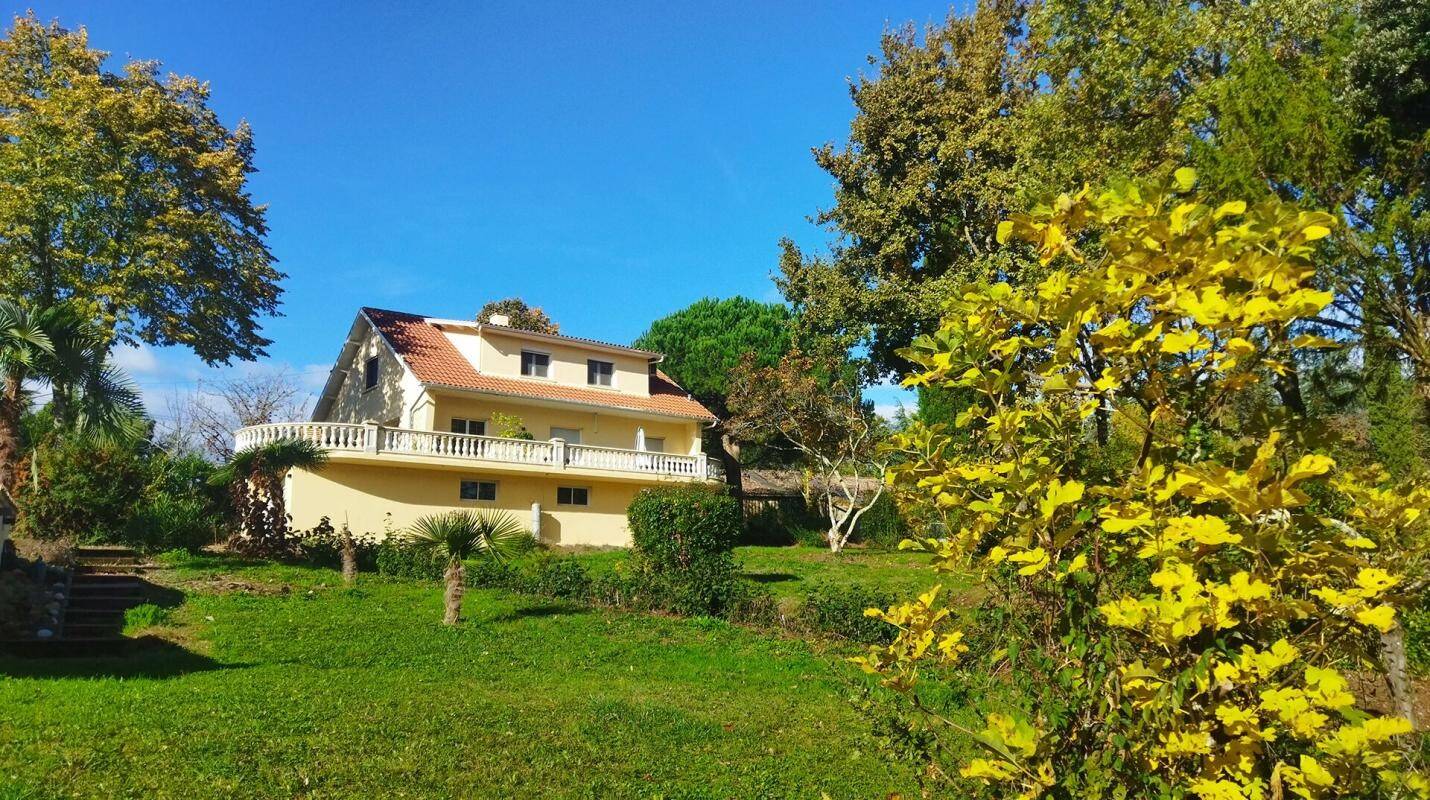 Maison 7 pièces 260 m² · à Seyches · 260 m² · 480 000 €