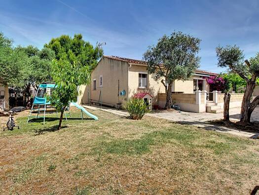 Maison de plain-pied à vendre 415 000 € 4 pièces 3 chambres 90 m² 538 m² de terrain Estroublans Vitrolles 13127