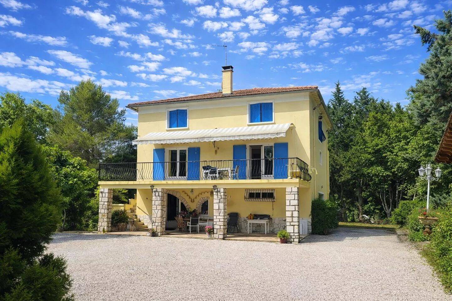 Maison 9 pièces 237 m² · à Besse-sur-Issole · 237 m² · 499 000 €