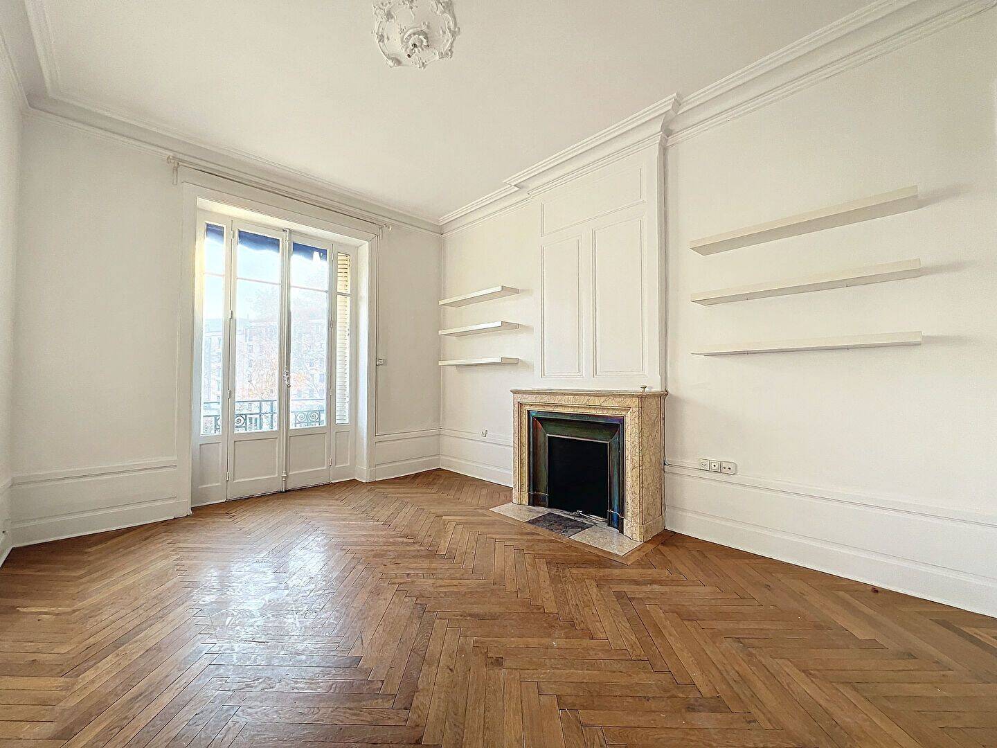 Appartement 3 pièces 80 m² · à Lyon 6ème Arrondissement · 79,8 m² · 1 905 €/mois