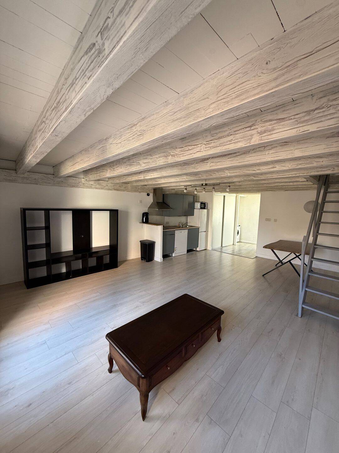 Appartement 3 pièces 70 m² · à Aubagne · 70 m² · 1 090 €/mois