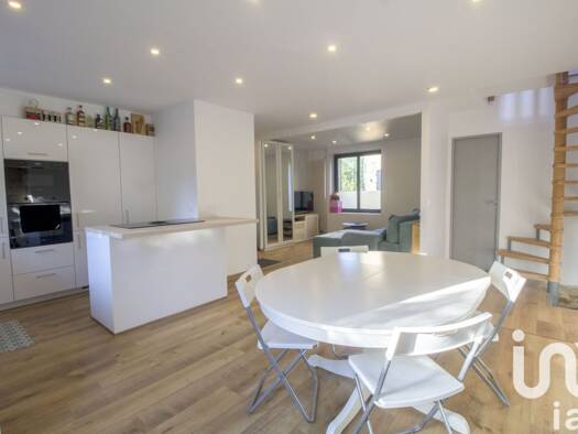 Maison de ville à vendre 279 000 € 5 pièces 2 chambres 81 m² Feucherolles 78810