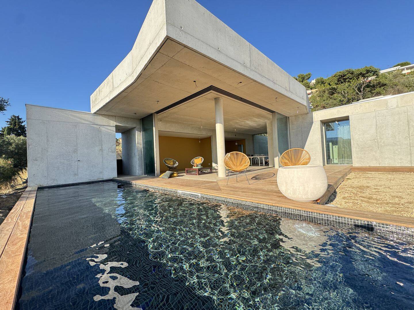 Maison 6 pièces 213 m² · à Cassis · 213 m² · 9 000 €/mois