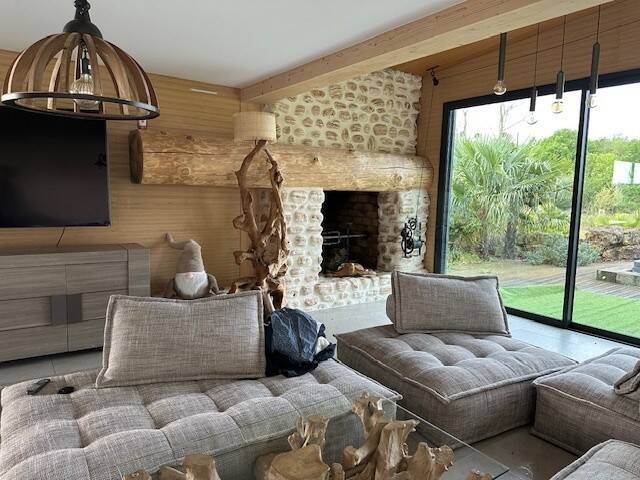 Maison 11 pièces 400 m² · à Champagne · 400 m² · 1 575 000 €