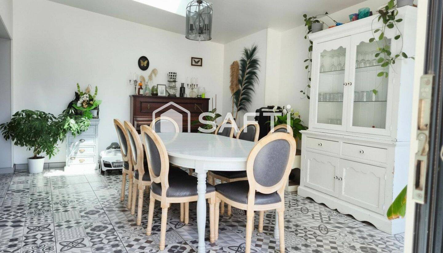 Maison 6 pièces 147 m² · à Oissel · 147 m² · 250 000 €