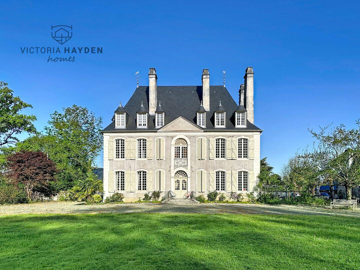 Maison 9 pièces 383 m² · à Pau · 383 m² · 695 000 €