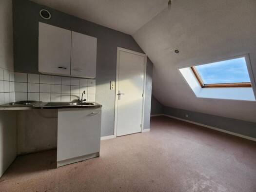 Appartement à louer 230 € 1 pièce 11,6 m² 2ème étage Faubourg de Mons-Pont Allant Maubeuge 59600