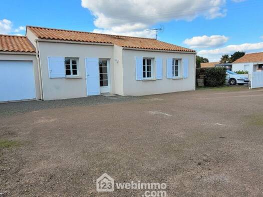 Maison de plain-pied à vendre 228 200 € 4 pièces 3 chambres 80 m² 421 m² de terrain Le Bernard 85560