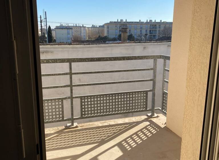 Appartement à vendre 100 640 € 2 pièces 1<br/>chambre 47 m²<br/>superficie 1/3<br/>étage Esplanade Nîmes 30000