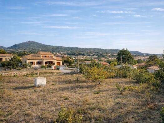 Terrain constructible viabilisé à vendre 99 000 € 1 982 m² de terrain Caunes-Minervois 11160