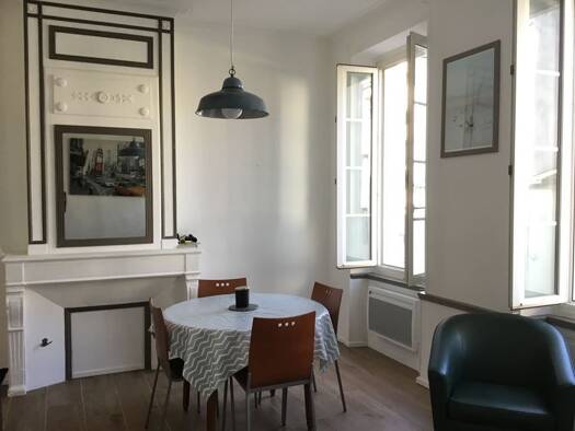 Appartement à louer 800 € 2 pièces 1 chambre 52 m² Étage 1/3 Centre Ville La Rochelle 17000