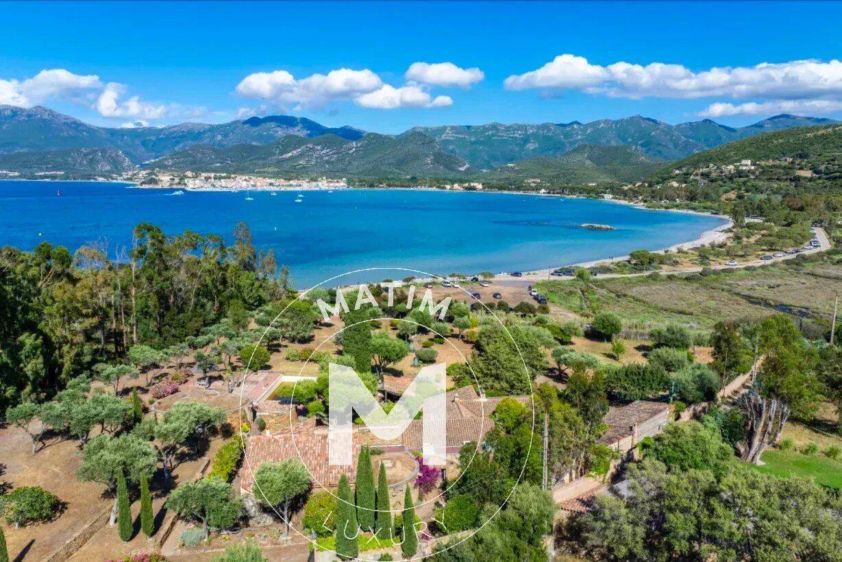 Maison 17 pièces 600 m² · à Saint-Florent · 600 m² · 3 000 000 €