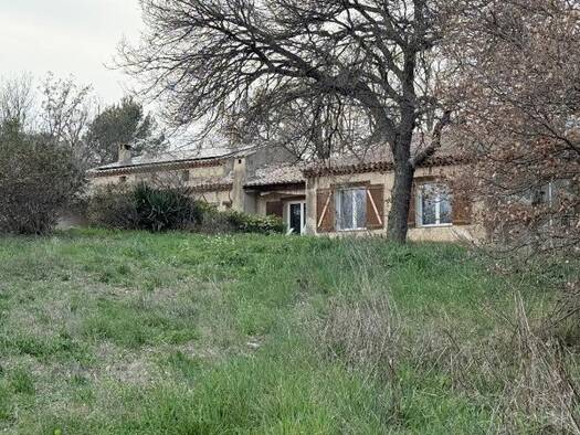 Maison de plain-pied à vendre 449 000 € 9 pièces 6 chambres 243 m² 7 322 m² de terrain Saint-Saturnin-lès-Apt 84490