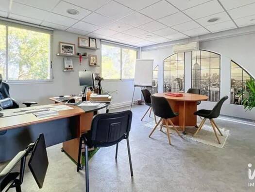 Local commercial à vendre 395 000 € 180 m² de surface de vente Venelles 13770