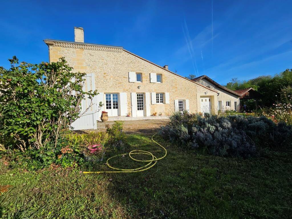 Maison 10 pièces 249 m² · à Eyrans · 249 m² · 264 600 €
