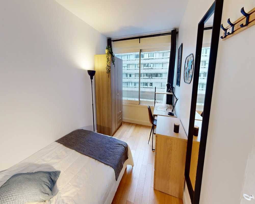 Appartement 4 pièces 90 m² · à Paris 15ème Arrondissement · 90 m² · 1 100 €