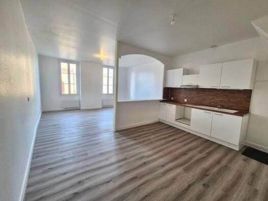 Maison à louer 795 € 4 pièces 3 chambres 81 m² Targon 33760