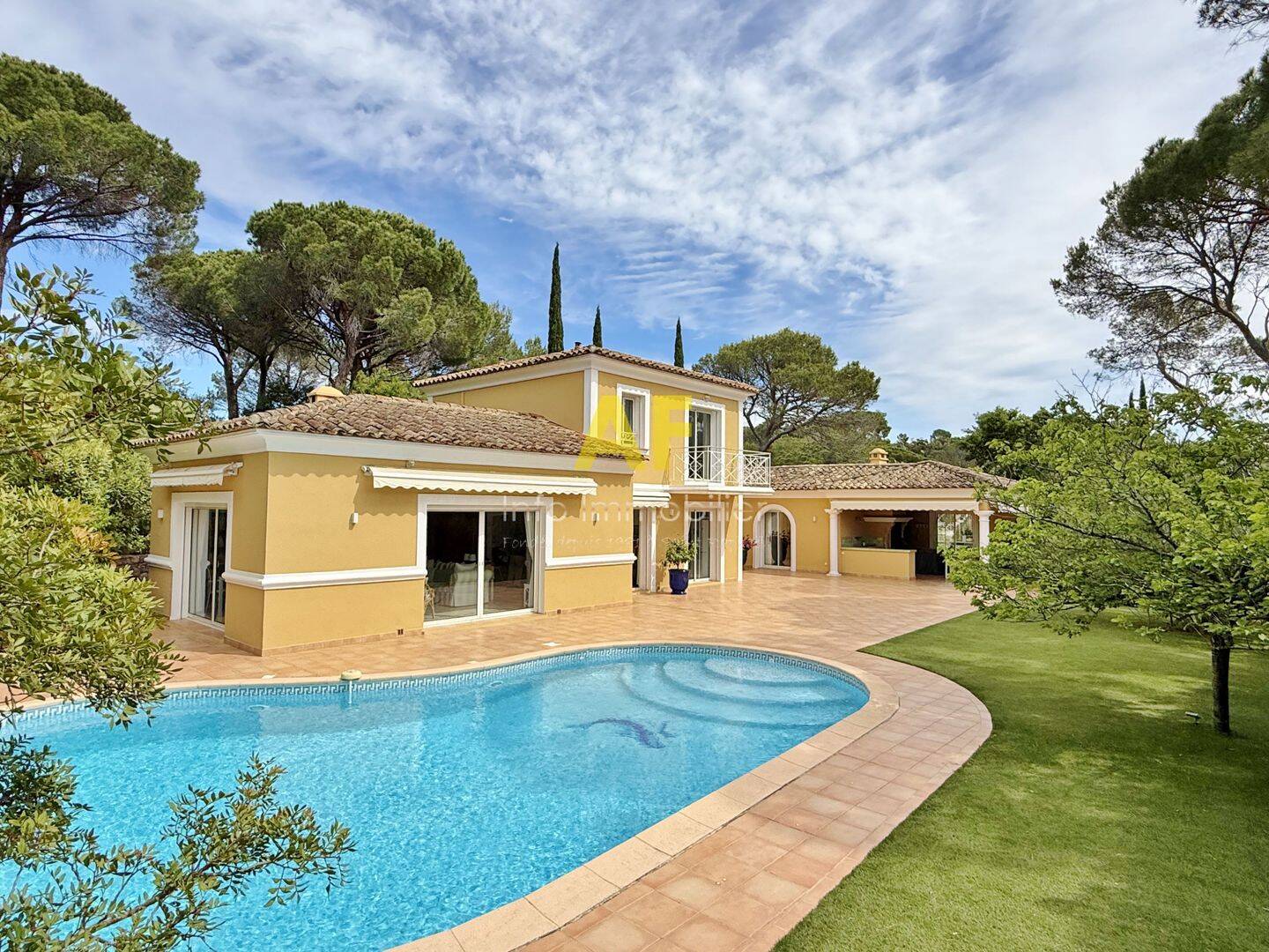 Maison 5 pièces 185 m² · à Saint-Raphaël · 185 m² · 1 350 000 €