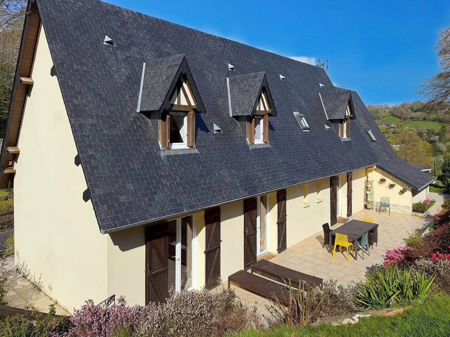 Maison 4 pièces 111 m² · à Équemauville · 110,8 m² · 388 500 €