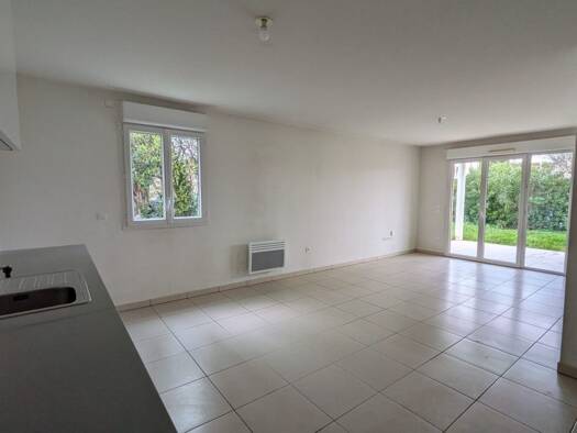 Appartement à vendre 220 000 € 3 pièces 2 chambres 63 m² RDC/3 Sud Vidauban 83550