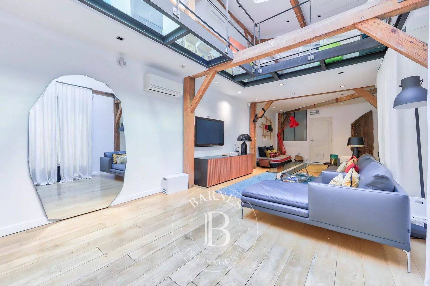 Appartement 8 pièces 242 m² · à Paris 8ème Arrondissement · 241,8 m² · 7 800 €/mois
