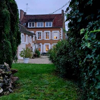 Hôtel particulier à vendre 795 000 € 10 pièces 6 chambres 370 m² 3 783 m² de terrain Auxerre 89000