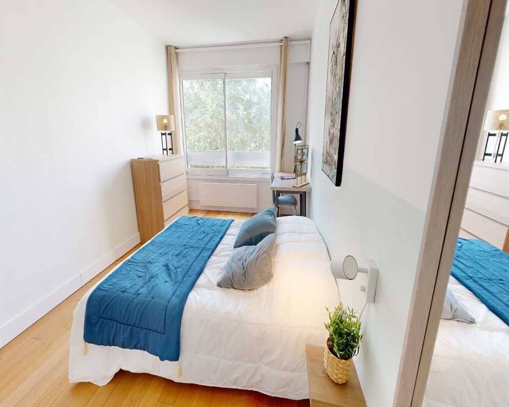 Appartement 4 pièces 90 m² · à Paris 15ème Arrondissement · 90 m² · 1 110 €