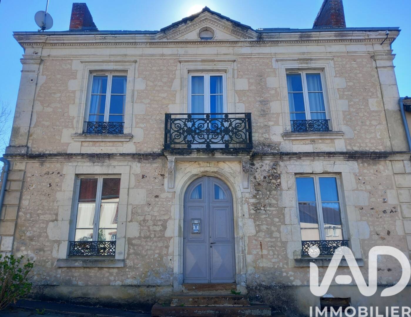 Maison 7 pièces 143 m² · à Beaumont-les-Autels · 143 m² · 144 000 €