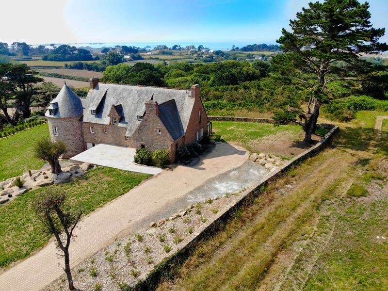 Maison 16 pièces 352 m² · à Plougrescant · 352 m² · 1 199 000 €