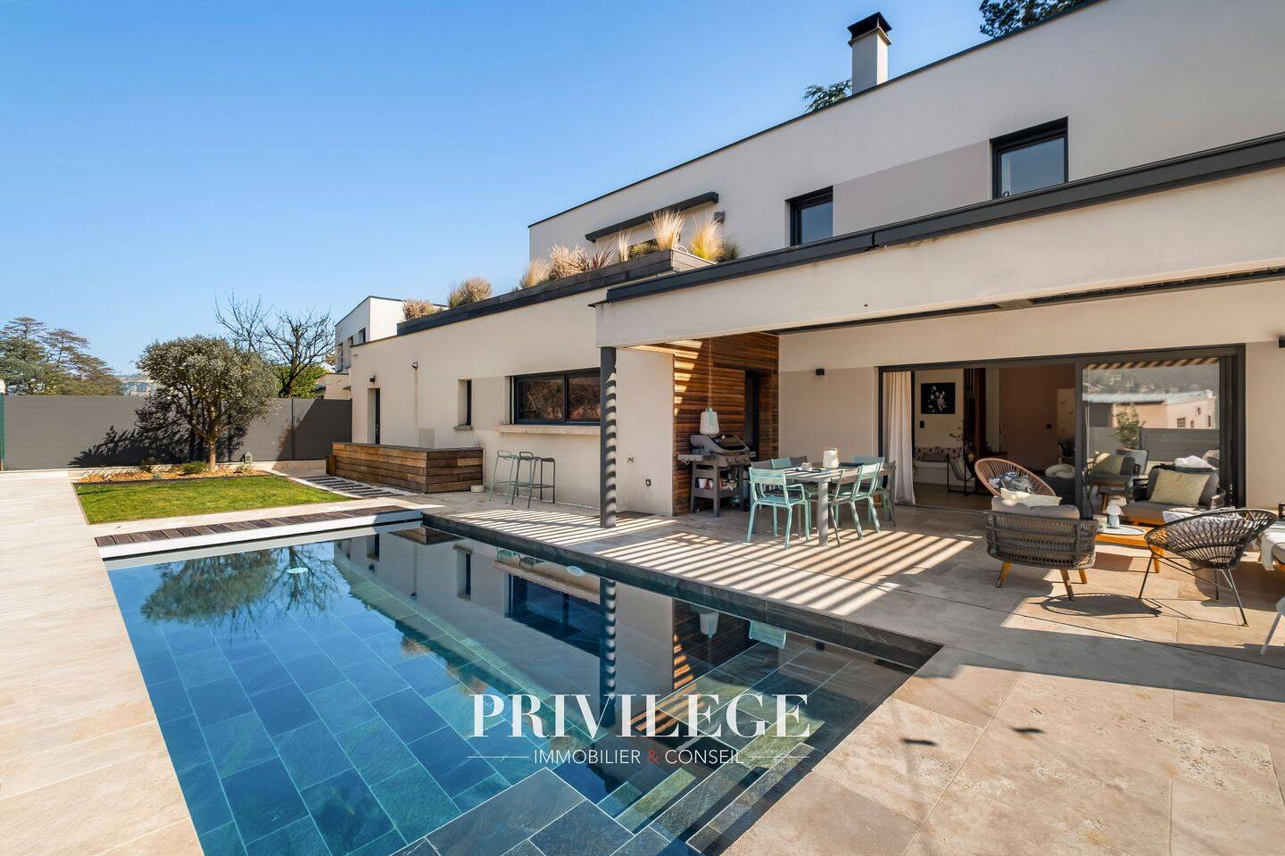 Maison 6 pièces 242 m² · à Rochetaillée-sur-Saône · 242,3 m² · 1 140 000 €