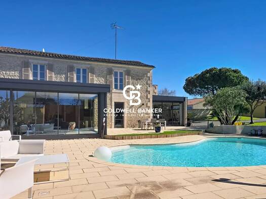 Maison à vendre 545 000 € 8 pièces 3 chambres 259,9 m² 1 631 m² de terrain Centre-Loges-Pommeraie-Sablière Fontenay-le-Comte 85200