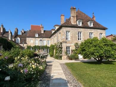 Hôtel particulier à vendre 1 100 000 € 11 pièces 7 chambres 420 m² 1 400 m² de terrain Centre Ville Autun 71400